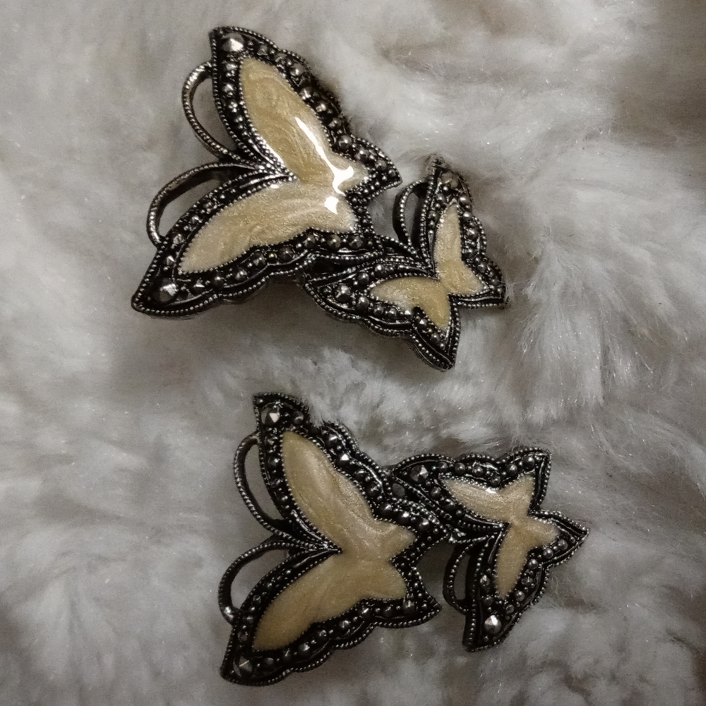 Vintage Avon Butterfly Brooch and Clip On Earring Enamel set - Picture 4 of 5